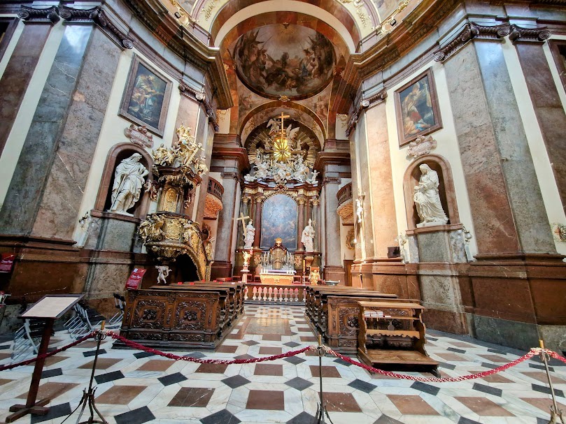 11 Famous Ave Maria for soprano and violin in st. 